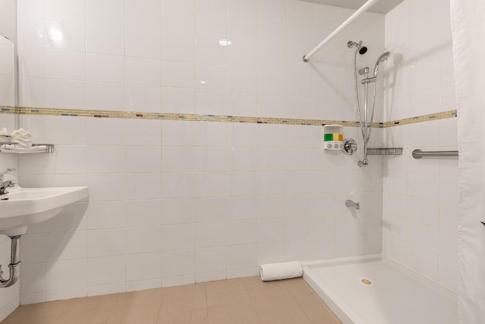 LIC Hotel Main image